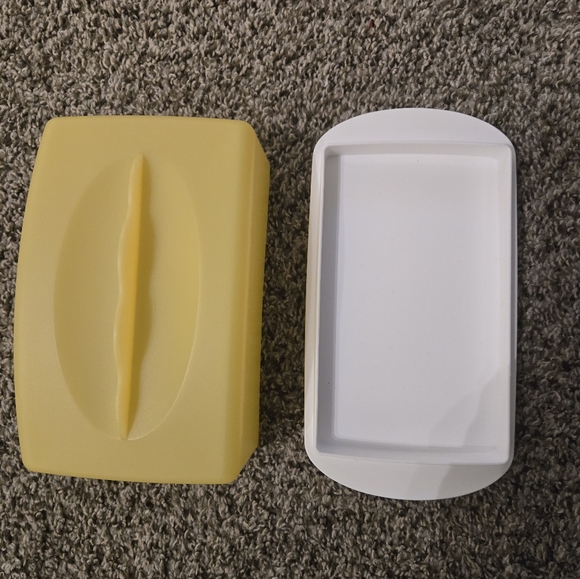 Tupperware large butter-cheese keeper - Picture 2 of 4